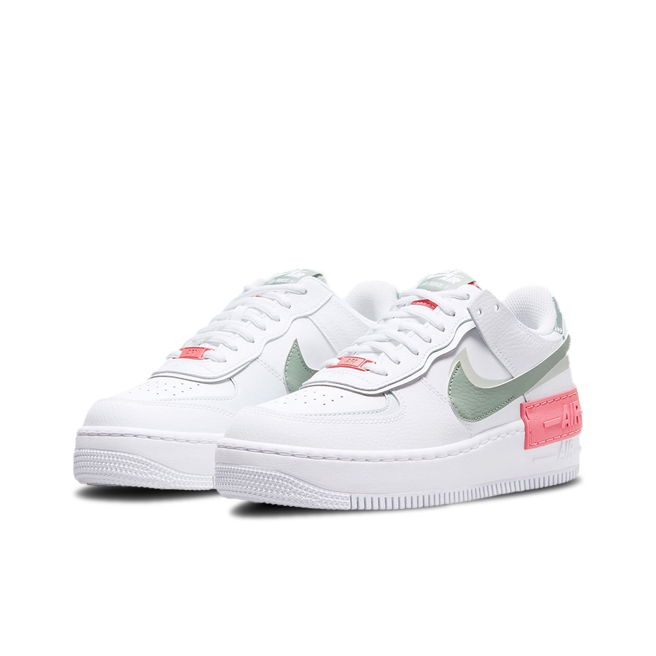 حذاء نايك إير فورس 1 للنساء من - مراجعة Nike Shoes Air Force 1 وسعره